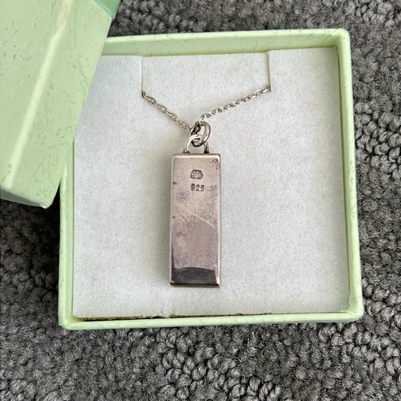 Sterling Silver Necklace With Green Stone Pendant - Picture 2 of 4